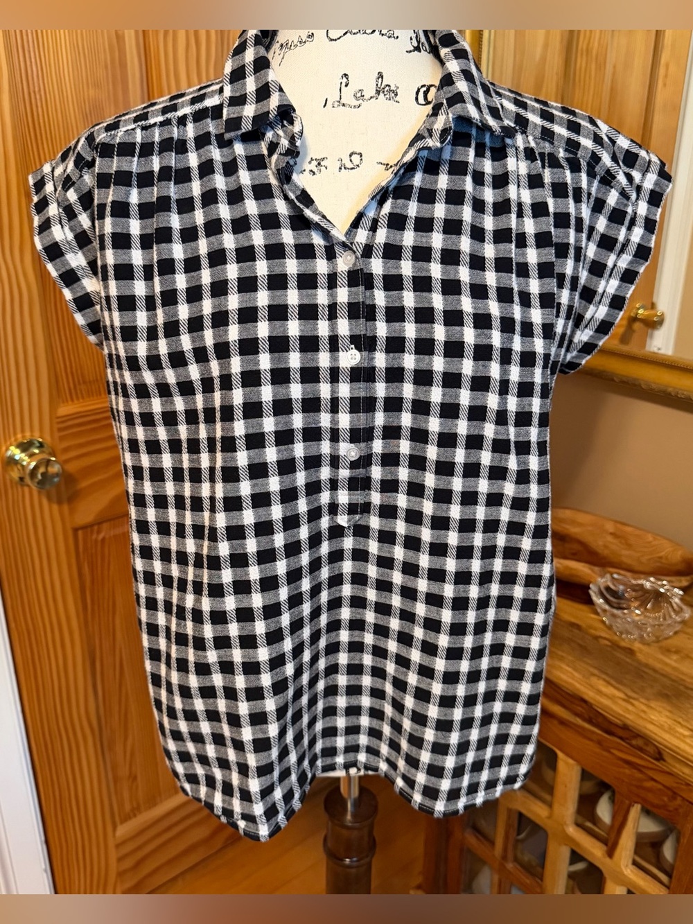 LOFT Black and White Gingham Top. Size medium. 100% Cotton